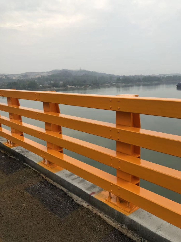 欄桿刷新維護(hù)的理想選擇：醇酸面漆的性能與應(yīng)用優(yōu)勢(shì)