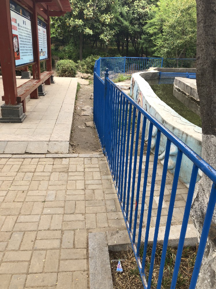 金屬護(hù)欄刷新維護(hù)新方案：醇酸底漆，打造堅(jiān)固耐用基礎(chǔ)