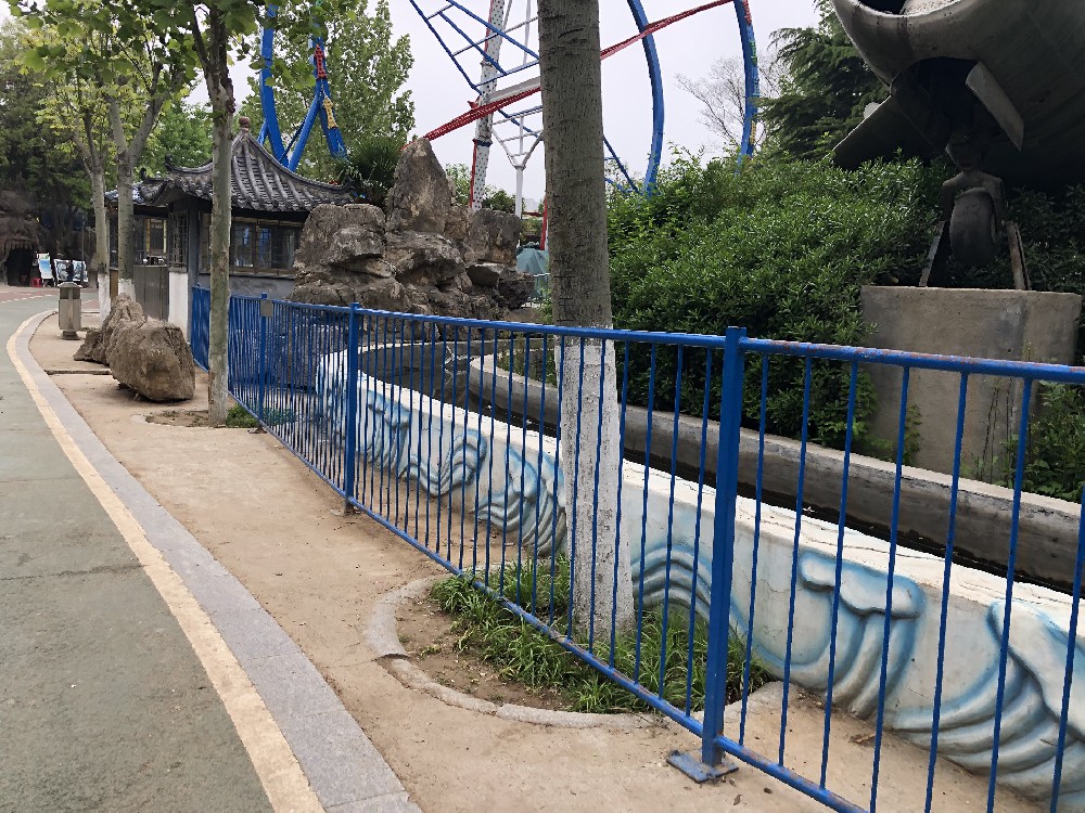 金屬護(hù)欄刷新維護(hù)新方案：醇酸底漆，打造堅(jiān)固耐用基礎(chǔ)