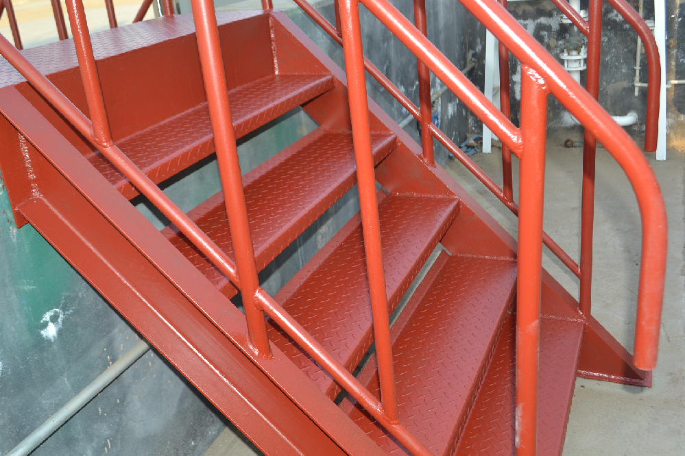 鐵的煥新守護(hù)者：醇酸調(diào)和漆，打造持久防護(hù)之美