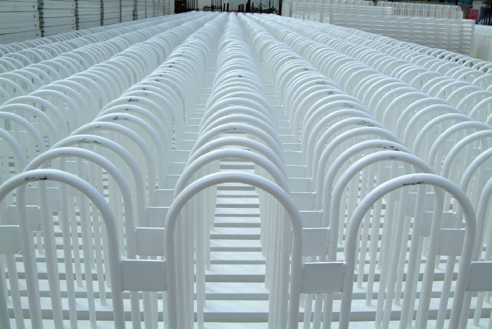 金屬護欄維護新方案，晨虹醇酸底漆筑就堅固防線