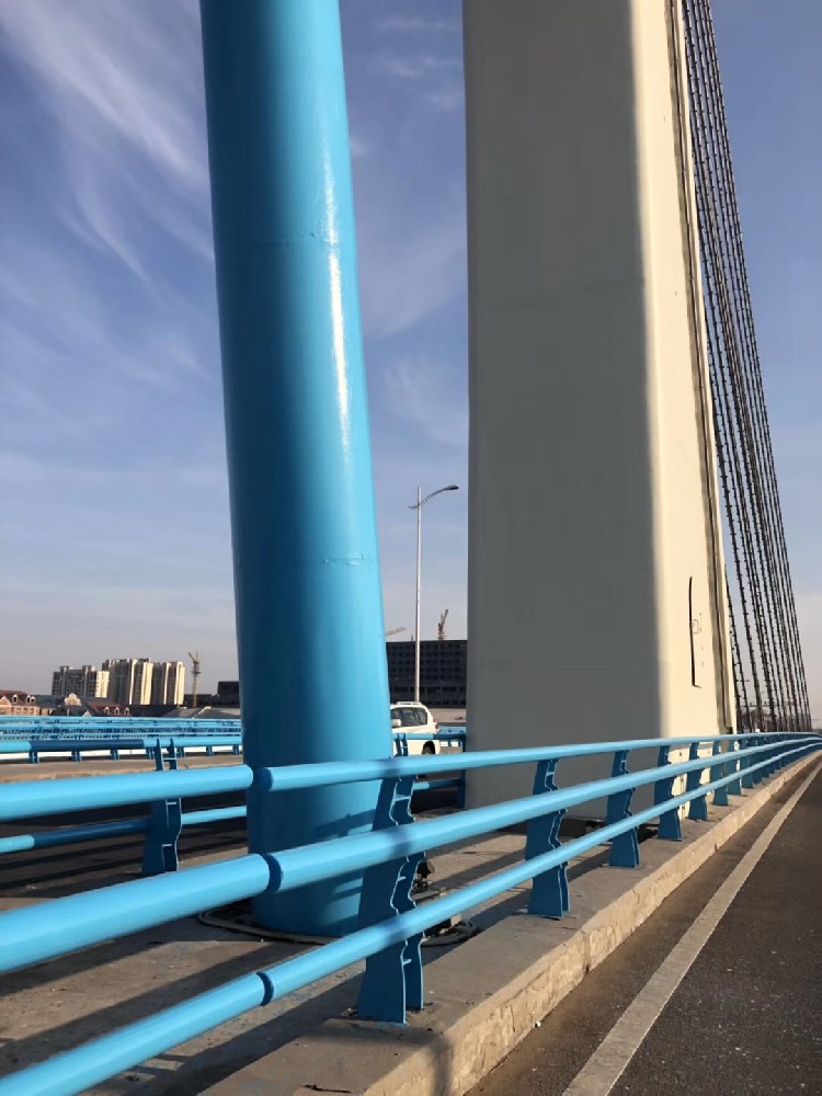 橋梁煥新顏，醇酸底漆筑基堅固防護