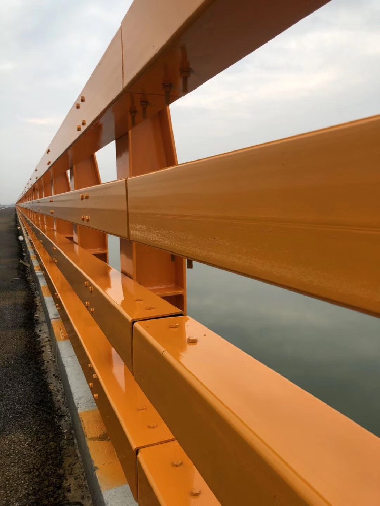 橋梁煥新顏，晨虹醇酸工業(yè)高光磁漆守護(hù)堅(jiān)固之美