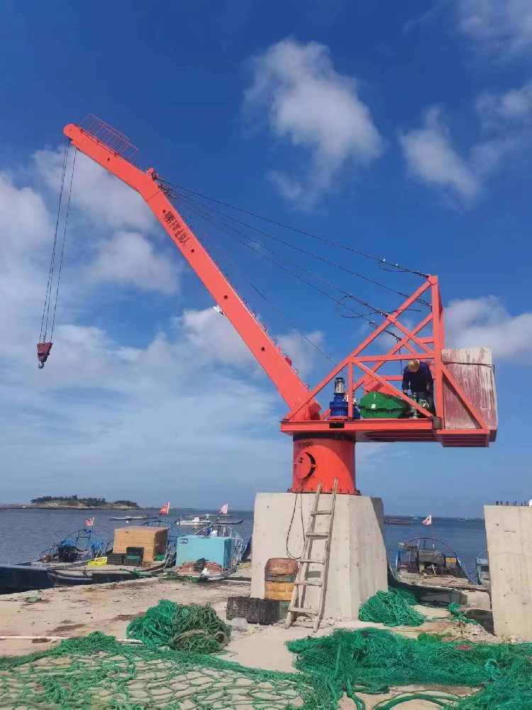 抵御潮濕侵蝕，守護(hù)每一寸空間 —— 晨虹醇酸防銹磁漆的卓越表現(xiàn)